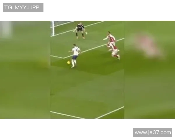 男孩追逐足球明星的梦想与成长故事揭秘